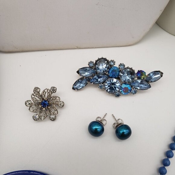 Huge Jewelry Lot of Blue and Silver Gold Tone Necklaces Bracelets Earrings Pins - Picture 5 of 15